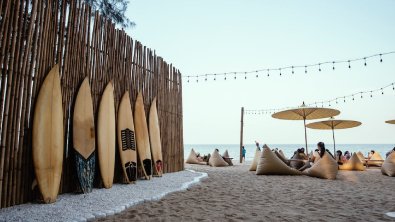 Background image for Rento.lk driving permit service section